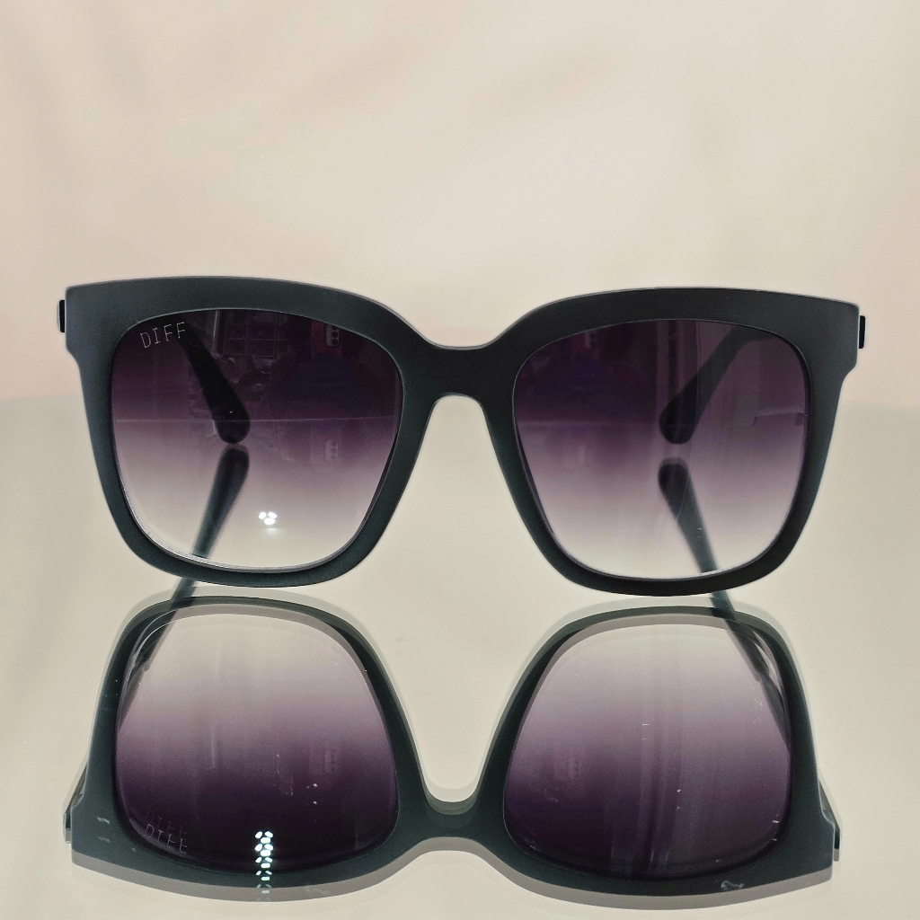 Diff Sunglasses Hailey Square Matte Black Sharp Grey Gradient Oversized Modern